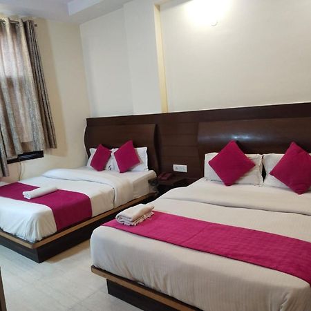 Hotel Lav Kush Deluxe At Paharganj Nueva Delhi Exterior foto