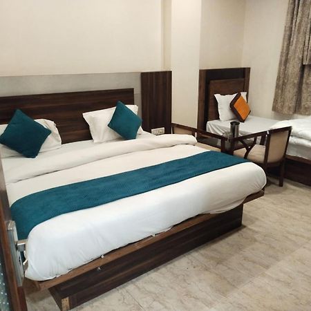 Hotel Lav Kush Deluxe At Paharganj Nueva Delhi Exterior foto