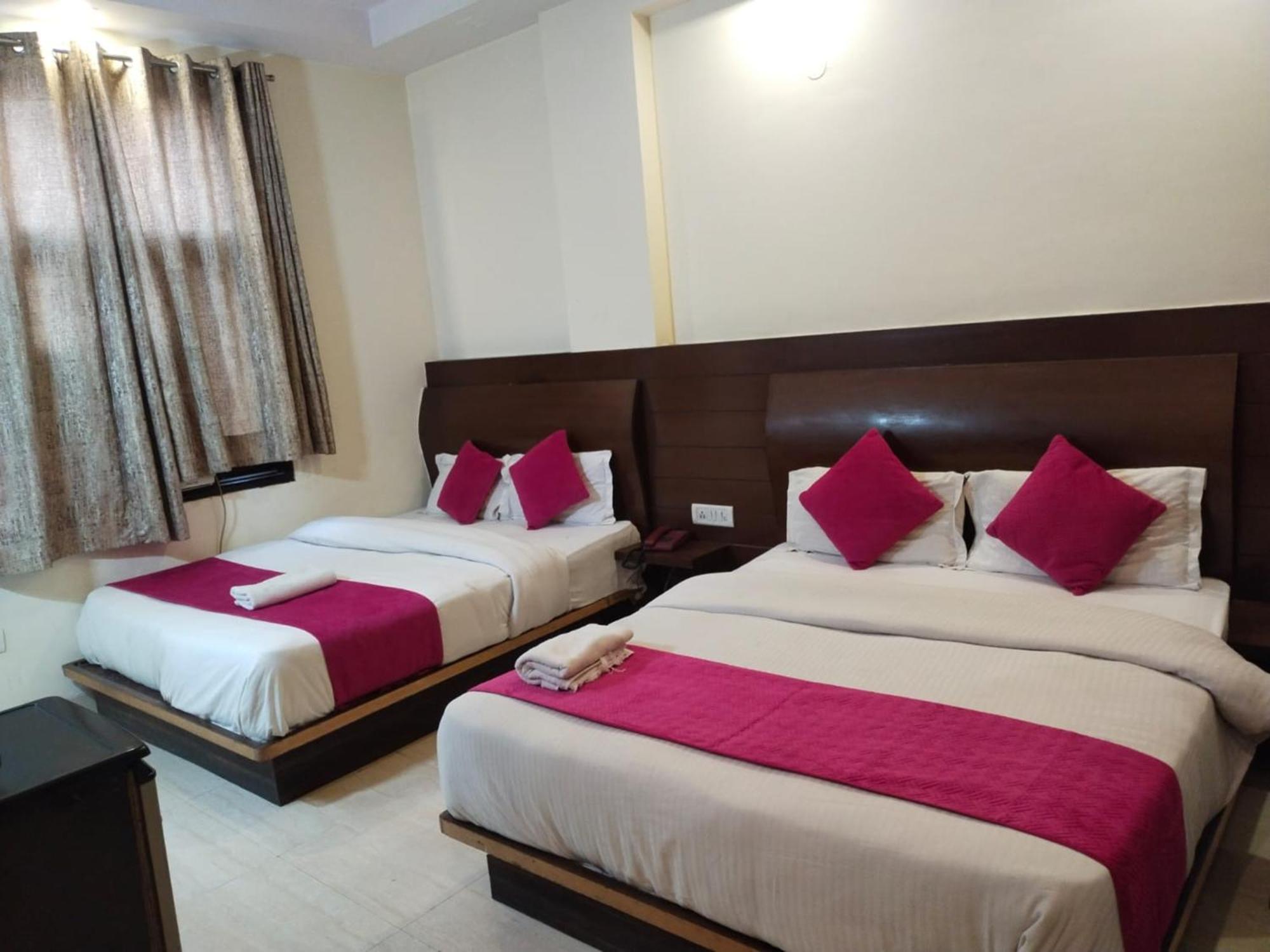 Hotel Lav Kush Deluxe At Paharganj Nueva Delhi Exterior foto