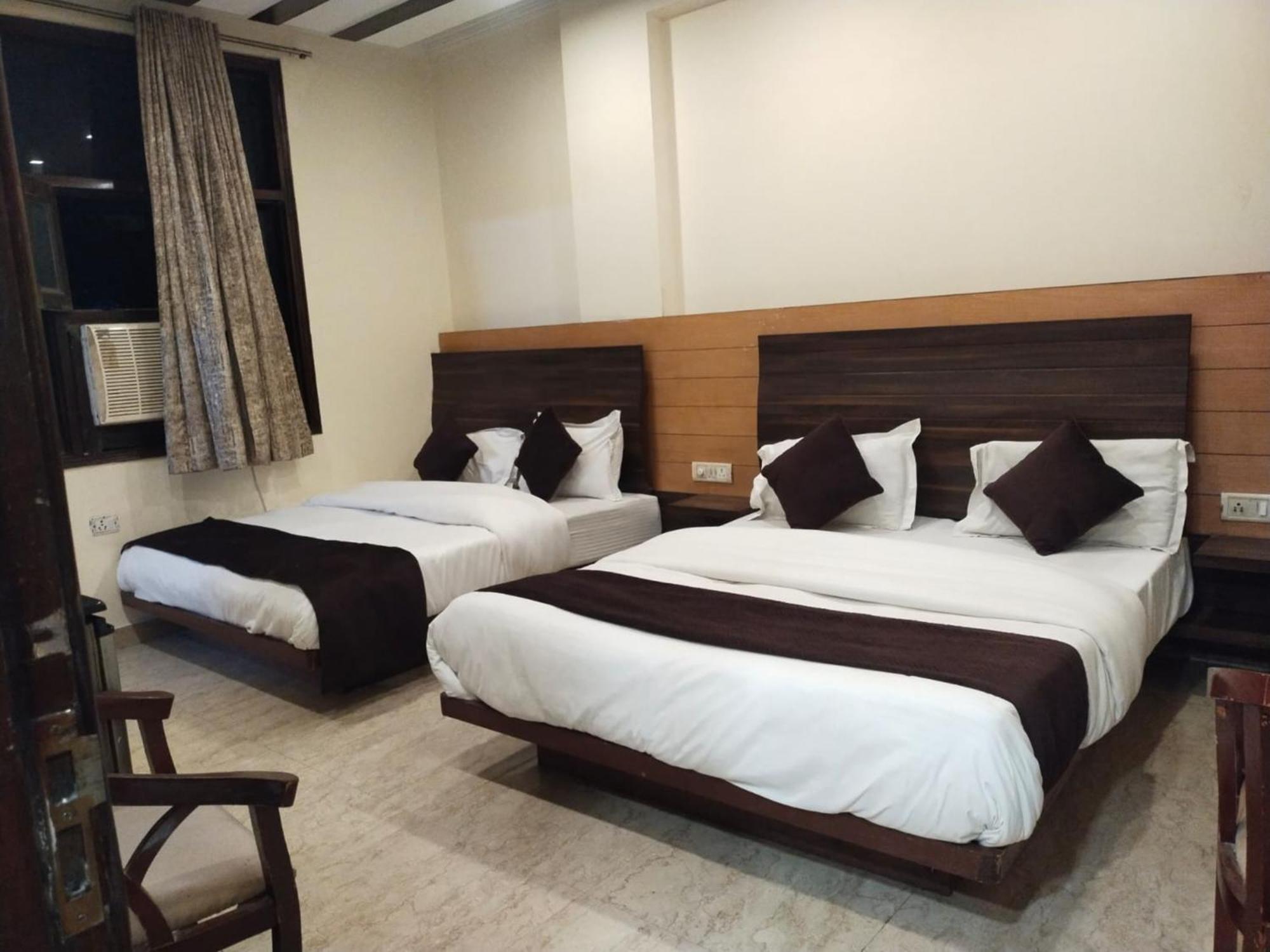 Hotel Lav Kush Deluxe At Paharganj Nueva Delhi Exterior foto
