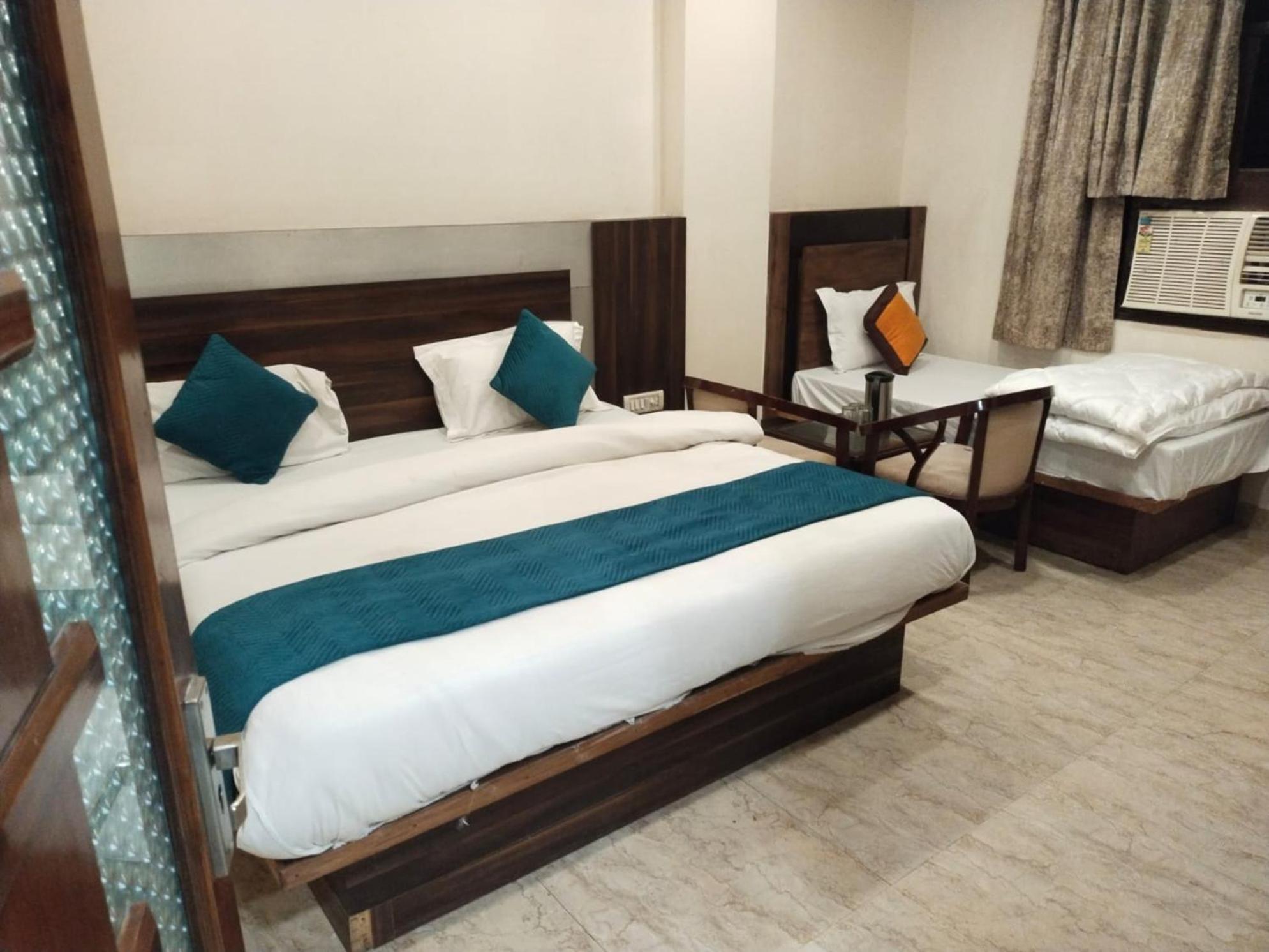 Hotel Lav Kush Deluxe At Paharganj Nueva Delhi Exterior foto